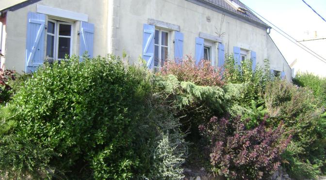 A Tiny and Lush Terraced Front Garden in Brittany