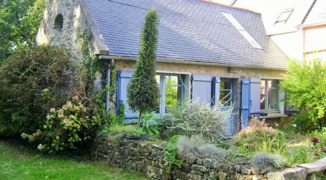 A Courtyard Garden for a Woodland Cottage