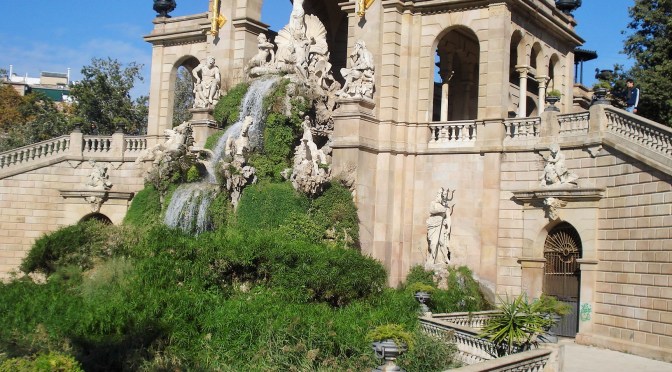 Barcelona Ciutadella Park: Fountains, Gaudi and Gardens